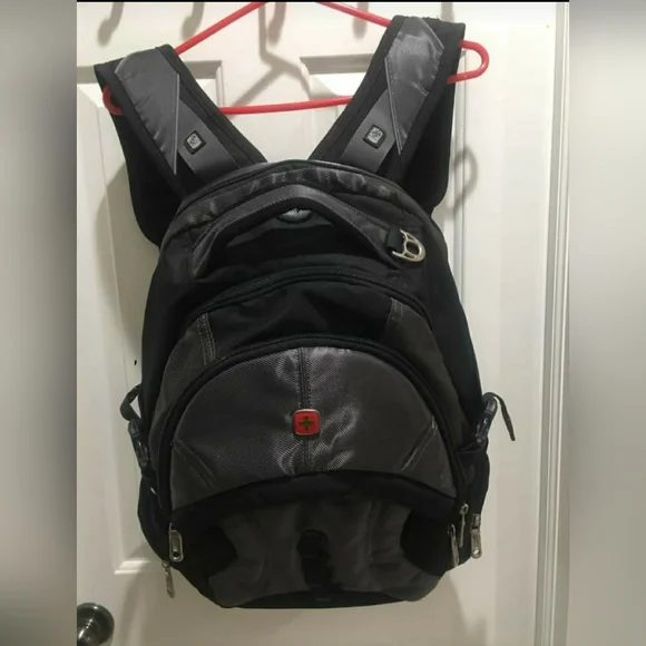 Like NEW Swiss Army Black and Silver Large Backpack Laptop Or Computer Shoulder Swissgear 3760 Large Computer ScanSmart Laptop Backpack  main image 3